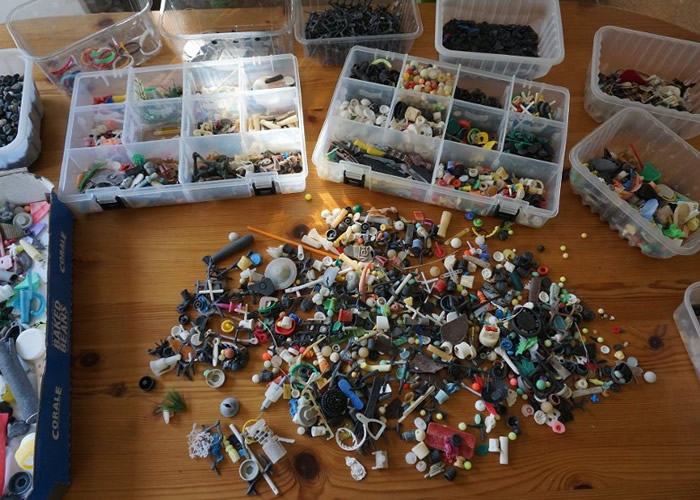 英国康沃尔郡环保人士Rob Arnold储2000万件海滩塑料垃圾 盼社会关注环保