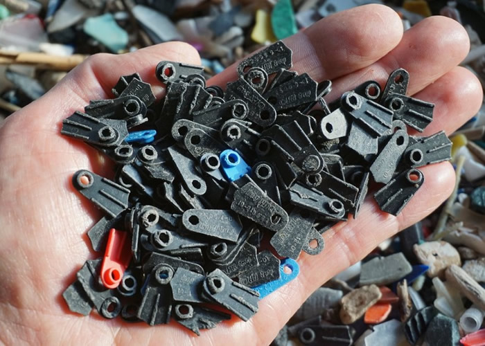 英国康沃尔郡环保人士Rob Arnold储2000万件海滩塑料垃圾 盼社会关注环保