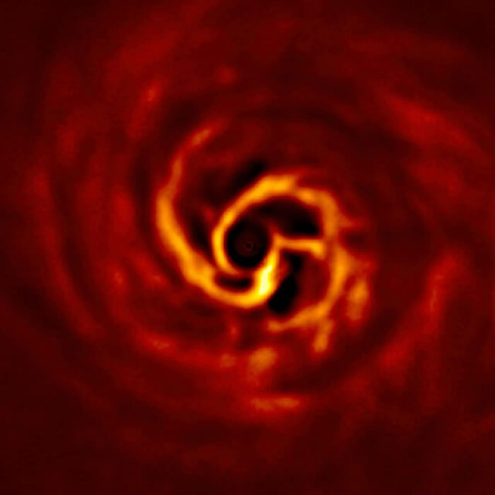 ���������������AB Aurigae��Χ�״η���ϵ�����ǵ���