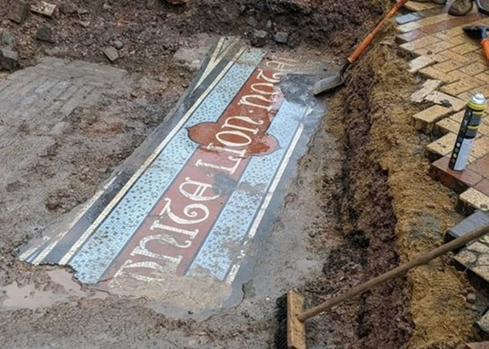 Ӣ�����׵����ȿ��Ĵ����ؽ��ɾƹ���ַ 150����ʷ���������˴�ש����