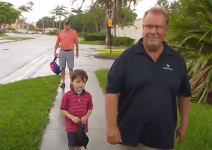 凯利(左)及教练