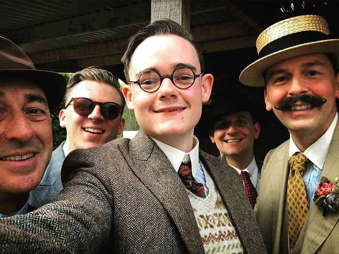 英国白金汉郡米尔顿凯恩斯19岁少年迷恋二战年代 复古生活穿越时空