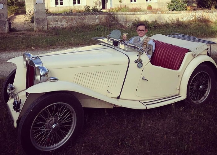 英国白金汉郡米尔顿凯恩斯19岁少年迷恋二战年代 复古生活穿越时空