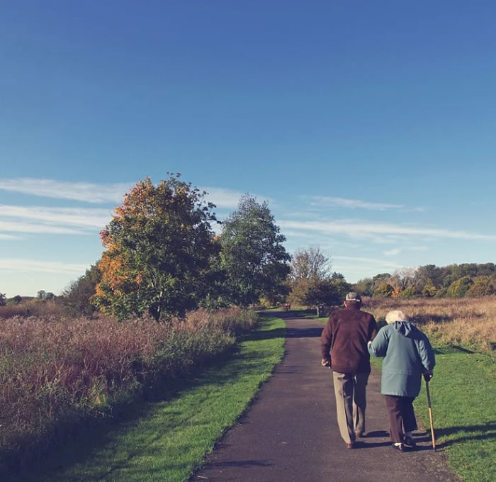 《神经病学》杂志:坚持至少四种生活方式因素的人患阿尔茨海默病风险降低60%