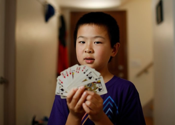 加州8岁华裔“桥牌神童”安德鲁.陈获得美国定约桥牌协会(ACBL)“终身大师”荣衔