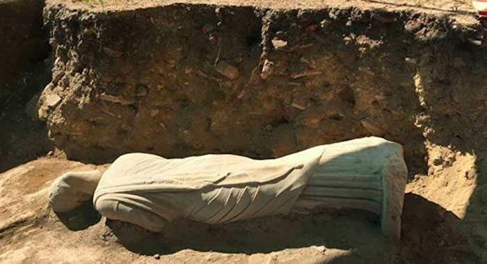 《自由每日新闻报》:考古学家在土耳其古城佩尔格发现1700年前希腊时期妇女雕像