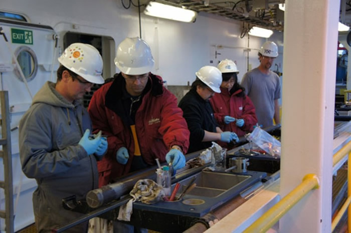 ����������з��ִ���1.015�����ʷǰ΢���� ʵ�����ڳɹ���֮�����ѡ�