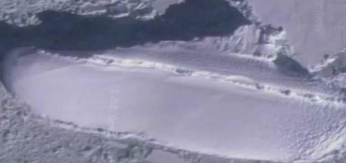 诺亚方舟?谷歌地球发现南极有一艘倾覆的“冰船”