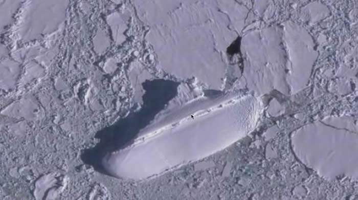 诺亚方舟?谷歌地球发现南极有一艘倾覆的“冰船”