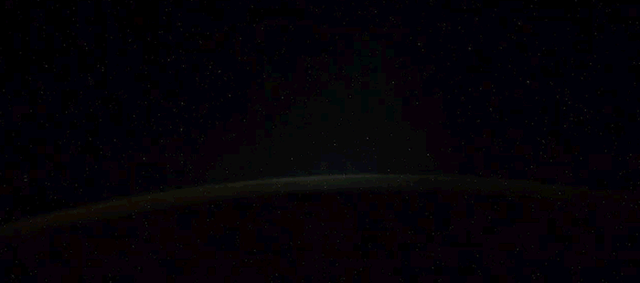 国际空间站俄罗斯宇航员在拍摄极光时意外发现不明飞行物UFO