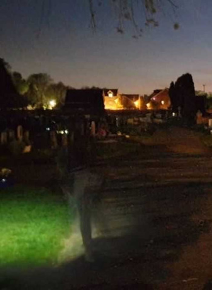 ҹɢ߽Ĺ԰ Ĺǰ㵽һ˴ţп㵫ֻ°