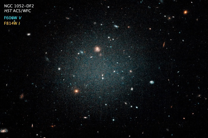 NGC1052-DF2ϵԣNASA / ESA / Pieter van Dokkum