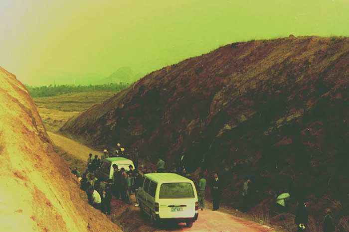 黄氏河源龙发掘现场照片