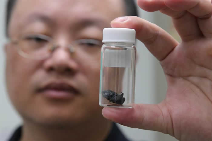 �������۴�ѧ������ѧϵ������֣�������á��˴Ź�����ף�NMR���������������������������ͼ����������ʯ������ȷ���������㡣 ����ʱ���ӱ� �������㣩