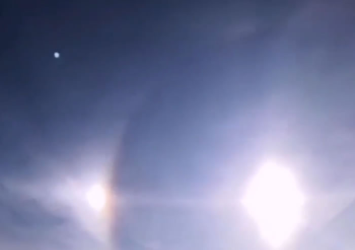 幻日:10月15日早黑龙江大兴安岭地区漠河市上空出现“三个太阳”