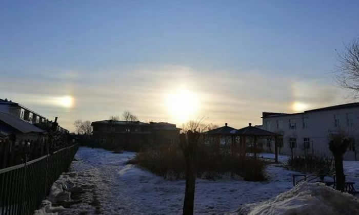 幻日:10月15日早黑龙江大兴安岭地区漠河市上空出现“三个太阳”
