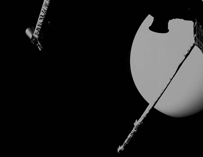 BepiColombo航天器在飞越期间用“自拍”相机拍下金星