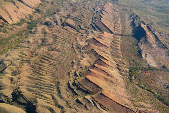 前寒武纪板块构造中克拉通龙骨的形成