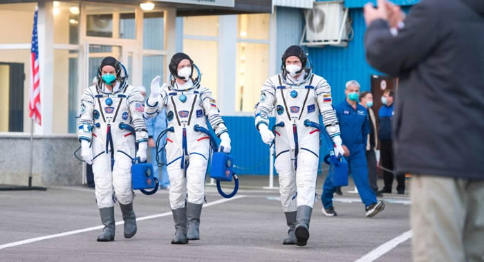 国际空间站载人飞行20周年 空间站机组成员向项目参与者表示祝贺