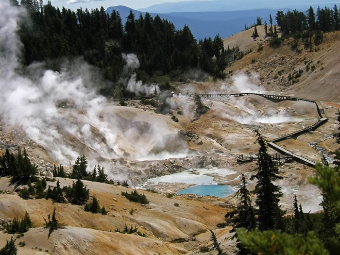 地球早期生命可能从“毒温泉”开始 研究有助在太阳系其他星球上寻找生命形式