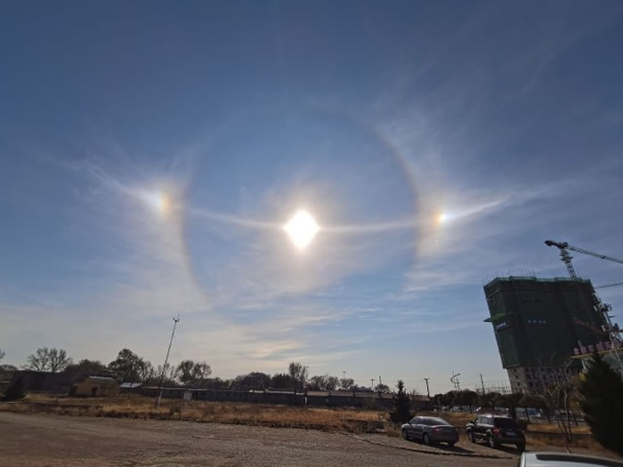 “幻日”:内蒙古通辽市上空出现“3个太阳” 辽宁沈阳和河北石家庄也曾出现