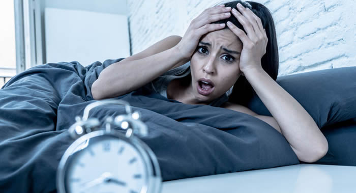 睡眠专家列出一系列不应当在睡觉前做的事