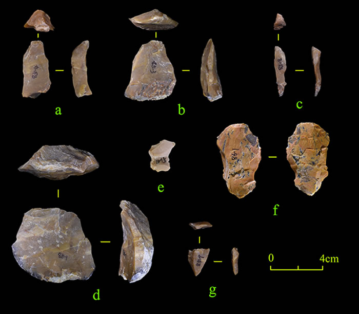 实验中产生的砸击法石片(马东东供图)