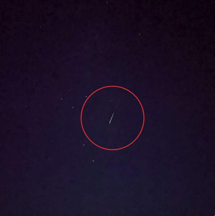 从日本隼鸟2号分离的装有小行星砂石的密封舱成功返回地球 降落在澳洲南部沙漠