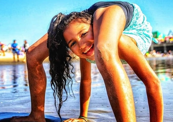 英国伯克郡12岁女童Liberty Barros柔软度惊人 加入马戏团到世界各地巡回表演