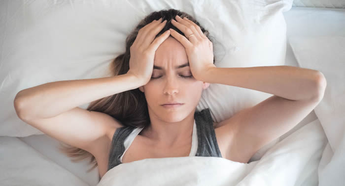 英国公司Healthspan公司医疗主管莎拉•布鲁尔谈到丛集性头疼的症状