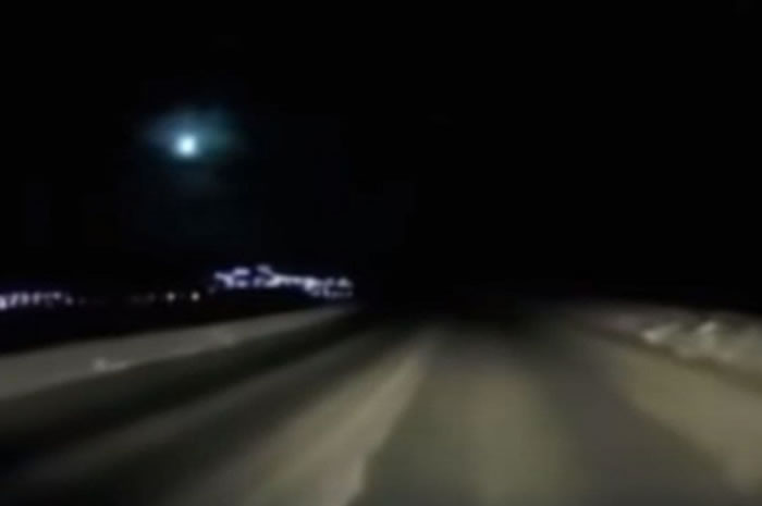 俄罗斯勘察加半岛上空发生陨石爆炸事件 属于不常落向地球的大型火流星