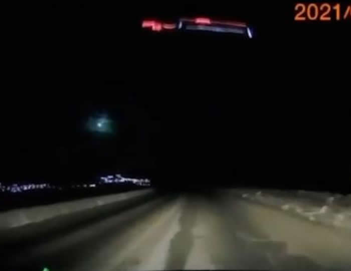 俄罗斯勘察加半岛上空发生陨石爆炸事件 属于不常落向地球的大型火流星