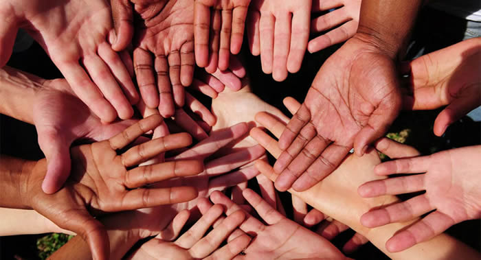 手掌上出现深沟、肿块及其瘙痒可能是癌症的最早信号 与恶性肿瘤有关的概率约90%