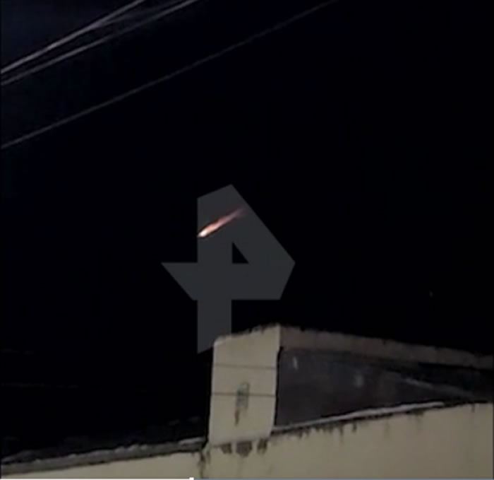 夜空光芒:雅库特共和国上空的不明发光体可能是进入大气层后燃烧的“巡航舰”推进器