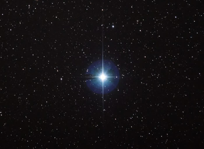 《天文学杂志》:发现巨大的、炙热的行星围绕织女星运行的新线索