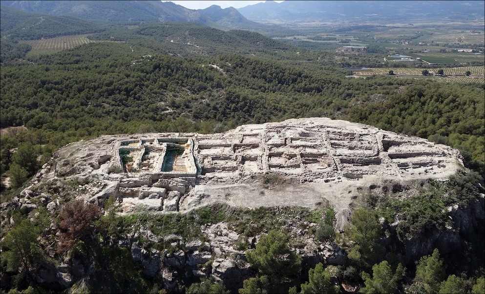 ѧ����Ϊ����Ī������ַ�������Ӵ���ͭ��ʱ�����������������뾭��Ȩ�������ġ� PHOTOGRAPH COURTESY OF THE ARQUEOECOLOGIA