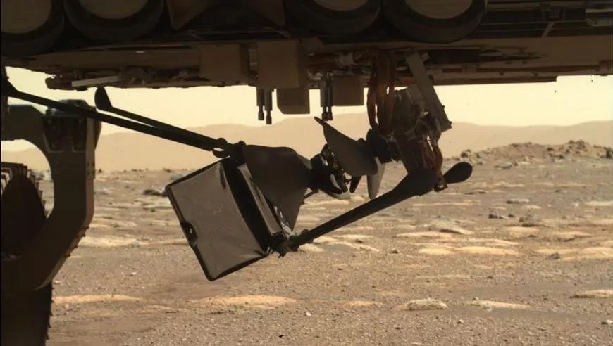 “Ingenuity”直升机成功站立在火星表面