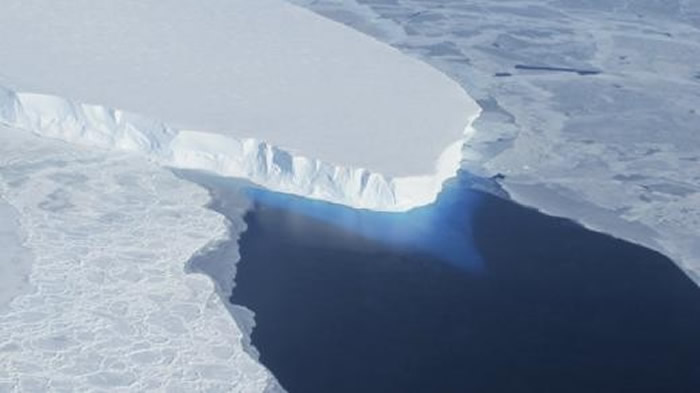 水下机器人传回思韦茨冰川坏消息：南极“末日冰川”支撑点遭高温海水夹击