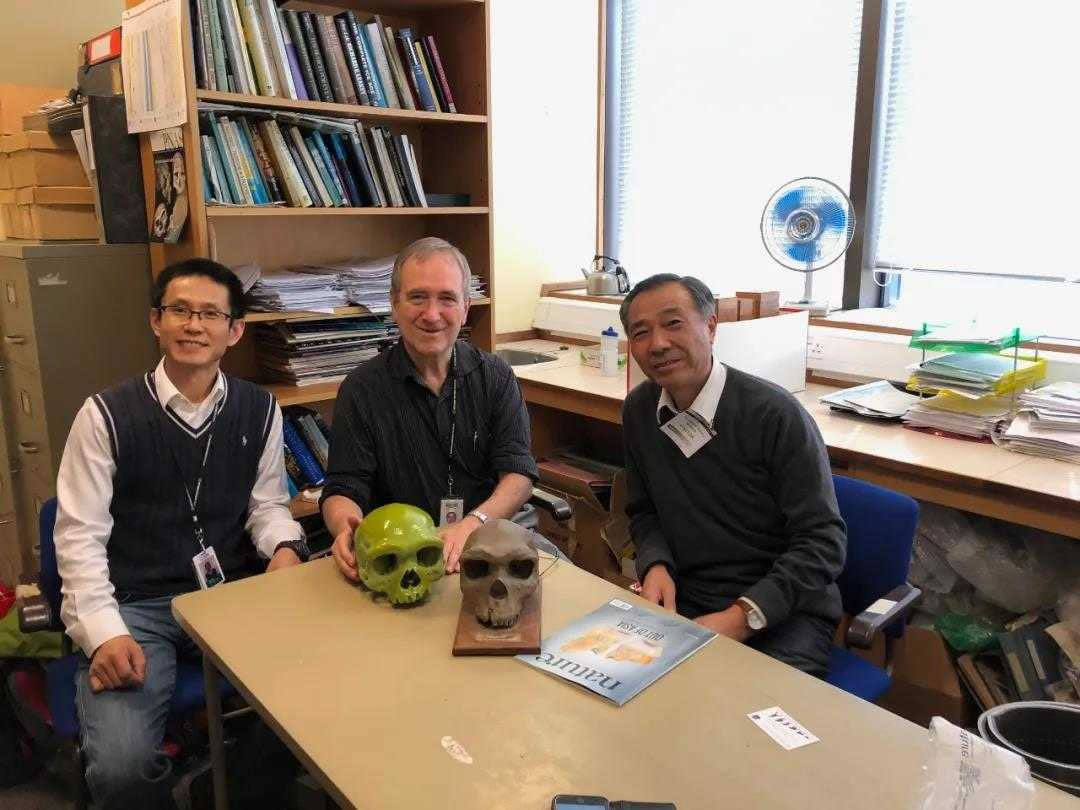 倪喜军(左)、Chris Stringer(中)和季强在一起 图/受访者提供