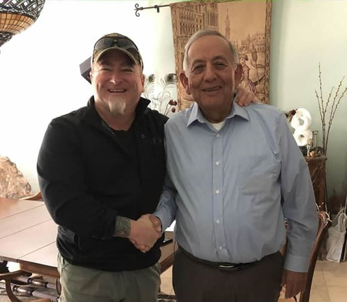 ޲أңǰǴ̽Ա·ʿLuis ElizondoͬЯ׷Robert Salas IG