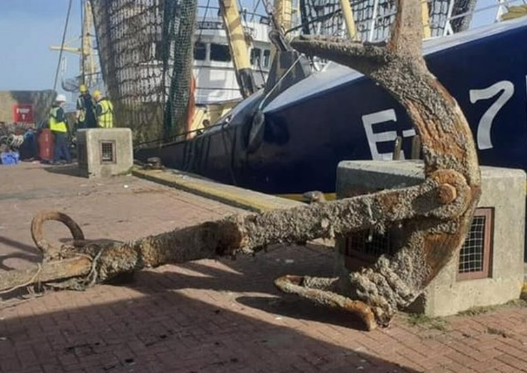 Ӣ�����Ŀ������ɪķһ���洬�ں��в�����Ȼ�����19���;��ʹ�ê