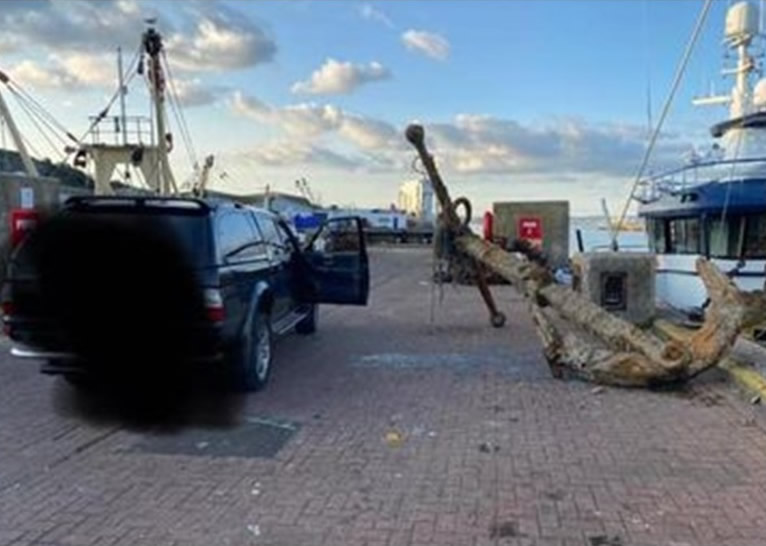 Ӣ�����Ŀ������ɪķһ���洬�ں��в�����Ȼ�����19���;��ʹ�ê