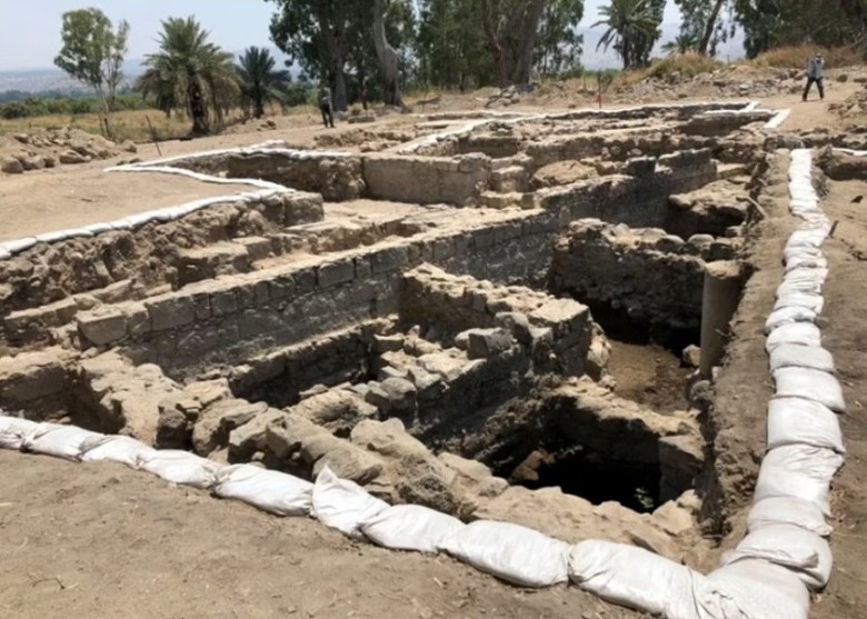 以色列加利利海北岸布泰哈山谷发现一座拜占庭时期教堂遗址 出土马赛克地板