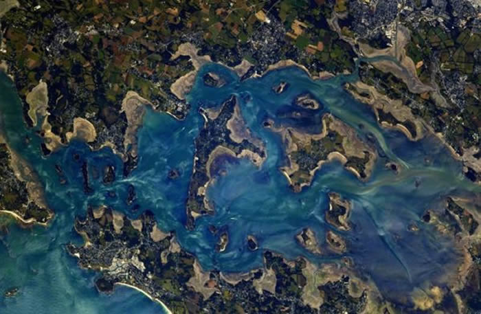 佩斯凯在太空站拍摄到的法国地景。(图/翻摄自推特/thom_astro)