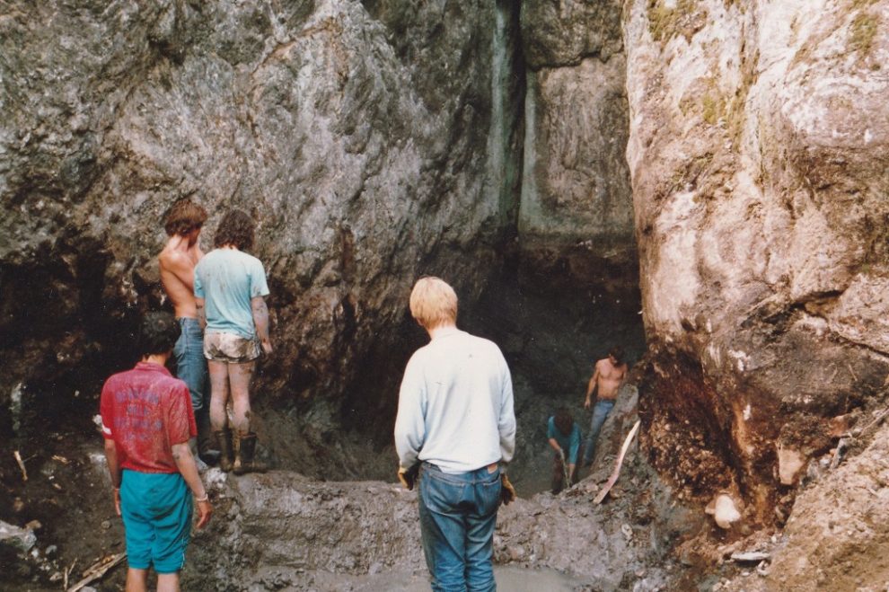 寻宝团队十二神殿在芬兰的西伯斯格洞穴挖“世界上最大的宝藏”