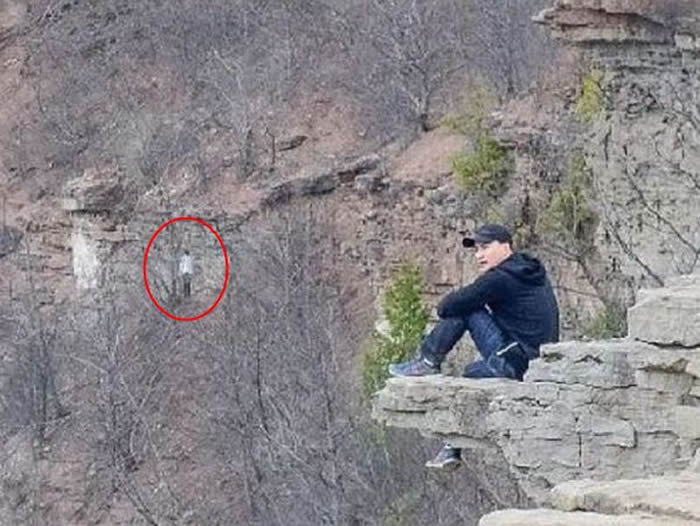 加拿大网友在登达士峰拍到诡异照片 峭壁表面浮出人影与失踪登山客惊人相似