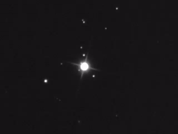 赫特福德大学Bayfordbury天文台拍摄到天王星与其卫星共舞的绚丽画面