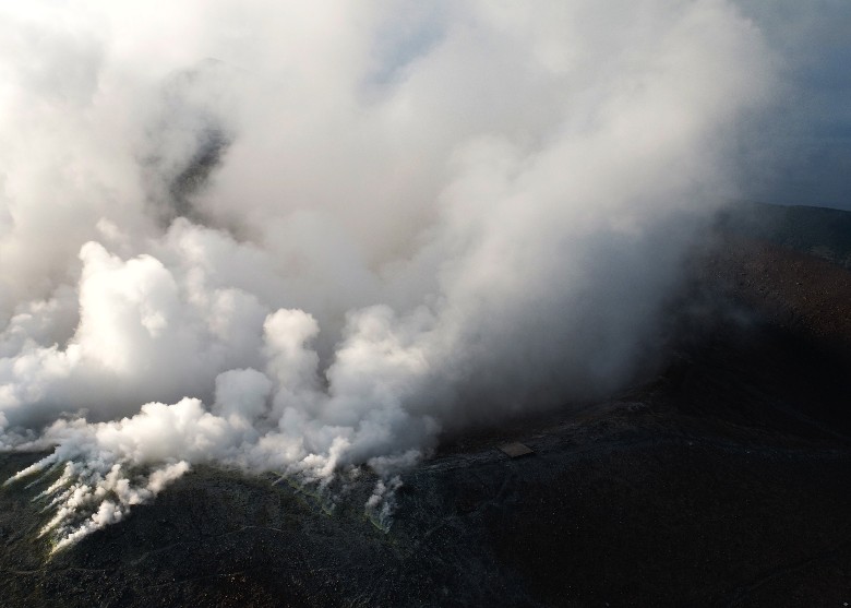 意大利西西里埃俄利亚群岛的武尔卡诺岛火山活动及含硫气体增加