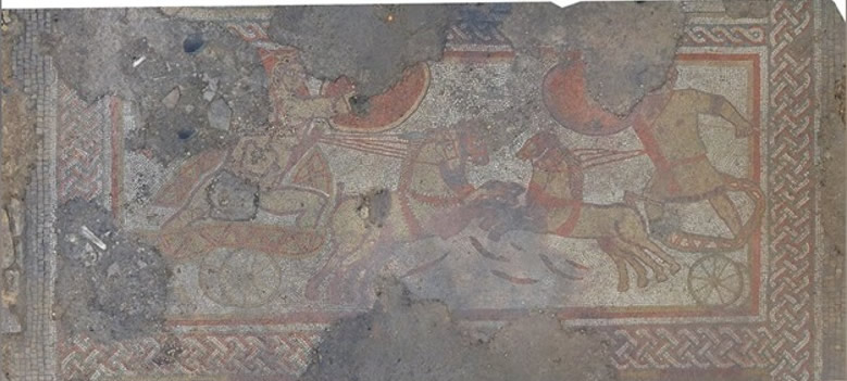 英国英格兰拉特兰郡农田出土一幅超过1600年历史的罗马时代马赛克地板画