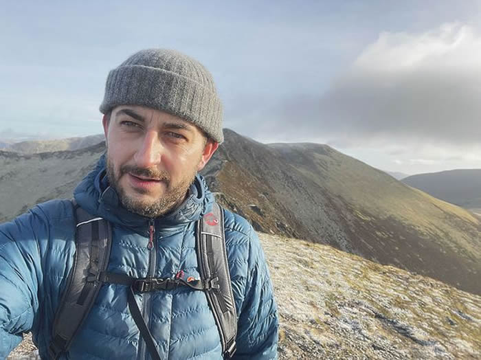 ���޿��澰��Ӣ��������ɽʱ�����������߲ʹ�Ӱ���Ƶġ���Ӱ��